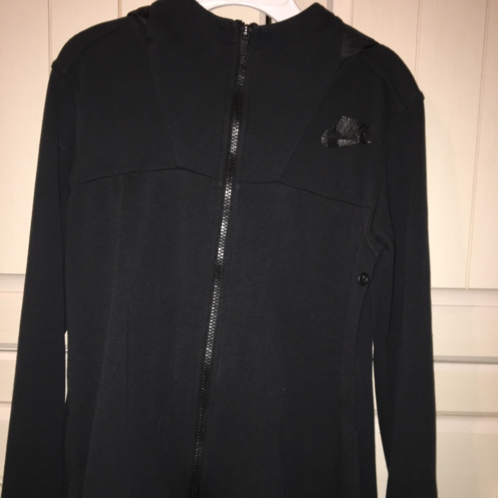 Hooded nike sweatshirt